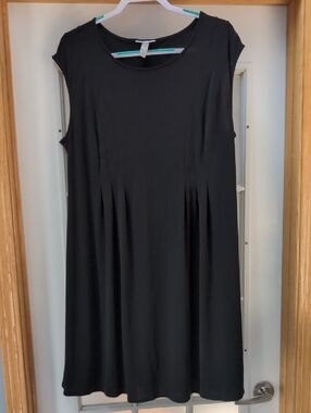 Liz Lange Maternity Black Midi Pleated Cap-Sleeve Dress NWOT